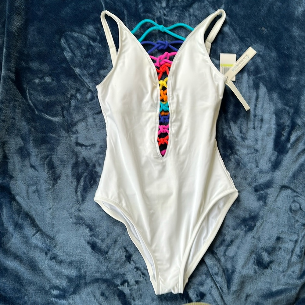 White Bleu Rod Beattie one piece with color tie accents - Picture 8 of 11